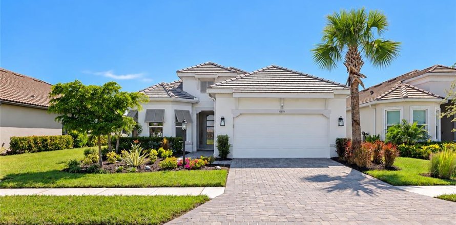 House in Sarasota, Florida 3 bedrooms, 225.47 sq.m. № 2411459