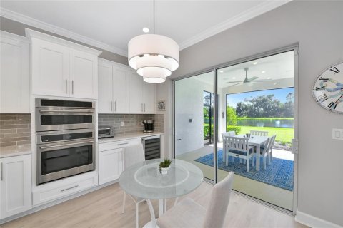 House in Sarasota, Florida 3 bedrooms, 225.47 sq.m. № 2411459 - photo 18
