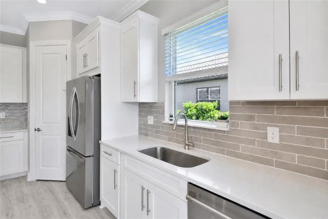 House in Sarasota, Florida 3 bedrooms, 225.47 sq.m. № 2411459 - photo 17