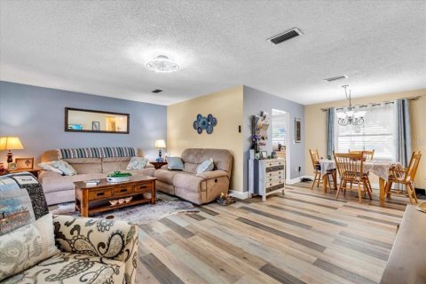 House in Spring Hill, Florida 2 bedrooms, 104.79 sq.m. № 1858444 - photo 7