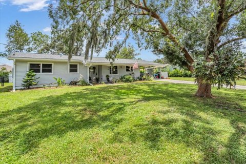 House in Spring Hill, Florida 2 bedrooms, 104.79 sq.m. № 1858444 - photo 1