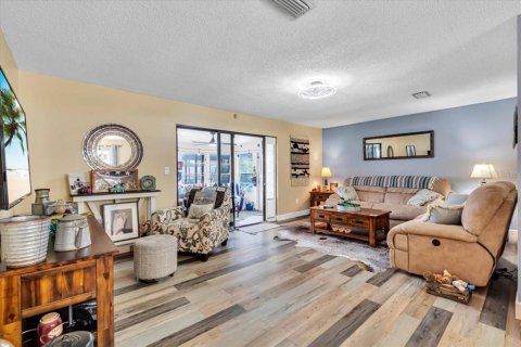 House in Spring Hill, Florida 2 bedrooms, 104.79 sq.m. № 1858444 - photo 8