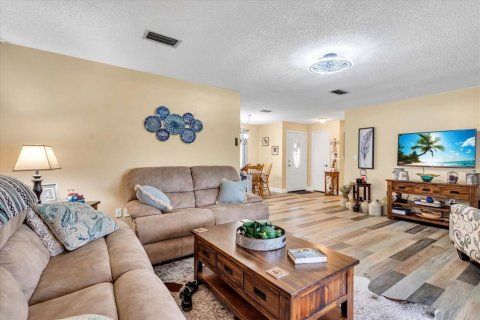 House in Spring Hill, Florida 2 bedrooms, 104.79 sq.m. № 1858444 - photo 9