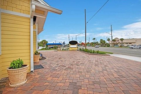 Commercial property in New Smyrna Beach, Florida 133.78 sq.m. № 2393463 - photo 13