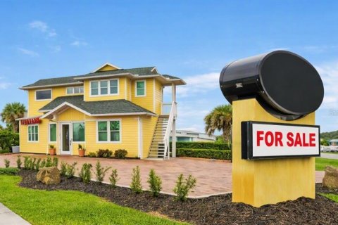 Commercial property in New Smyrna Beach, Florida 133.78 sq.m. № 2393463 - photo 8