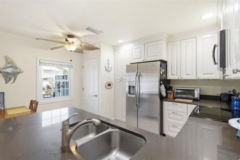Copropriété à louer à Saint Petersburg, Floride: 2 chambres, 66.89 m2 № 2233654 - photo 8