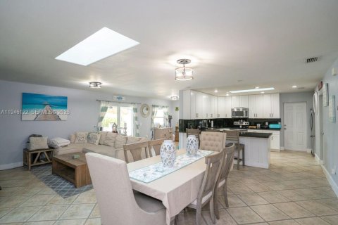 Villa ou maison à vendre à Miami, Floride: 3 chambres, 145.58 m2 № 2004598 - photo 6