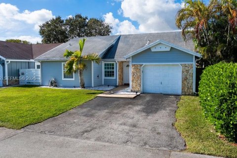 Villa ou maison à vendre à Miami, Floride: 3 chambres, 145.58 m2 № 2004598 - photo 4