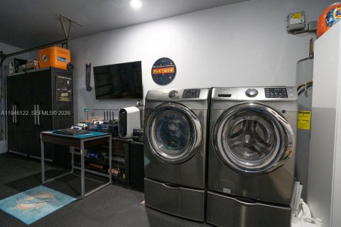 Villa ou maison à vendre à Miami, Floride: 3 chambres, 145.58 m2 № 2004598 - photo 24