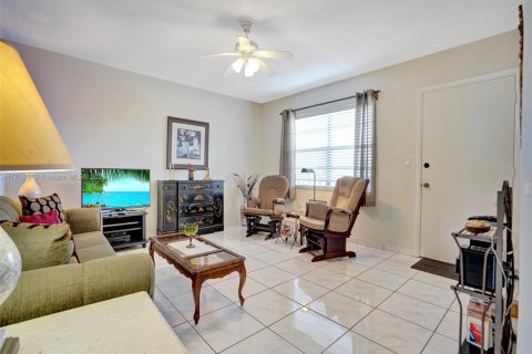 Condominio en venta en North Miami Beach, Florida, 1 dormitorio, 63.92 m2 № 1984981 - foto 10