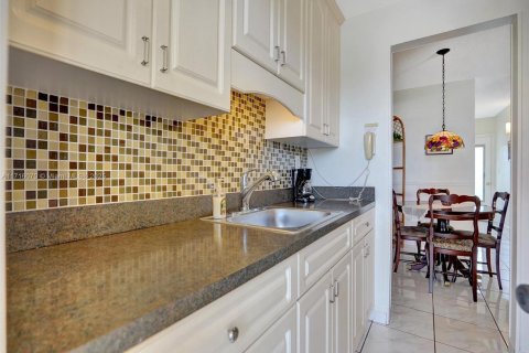 Condominio en venta en North Miami Beach, Florida, 1 dormitorio, 63.92 m2 № 1984981 - foto 3