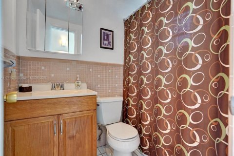 Condominio en venta en North Miami Beach, Florida, 1 dormitorio, 63.92 m2 № 1984981 - foto 13