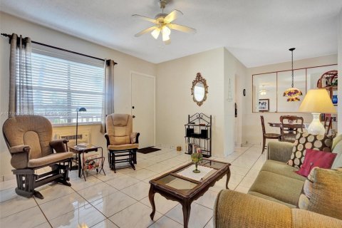 Condominio en venta en North Miami Beach, Florida, 1 dormitorio, 63.92 m2 № 1984981 - foto 11