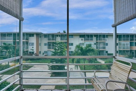 Condominio en venta en North Miami Beach, Florida, 1 dormitorio, 63.92 m2 № 1984981 - foto 18