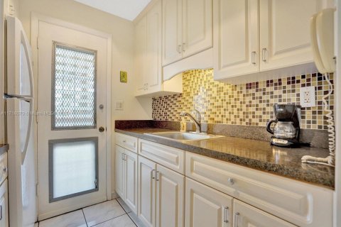 Condominio en venta en North Miami Beach, Florida, 1 dormitorio, 63.92 m2 № 1984981 - foto 1