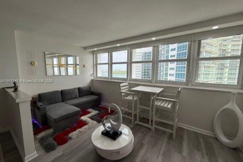 Apartment in Bal Harbour, Florida 53.7 sq.m. № 1973404 - photo 9