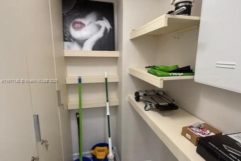 Apartment in Bal Harbour, Florida 53.7 sq.m. № 1973404 - photo 8