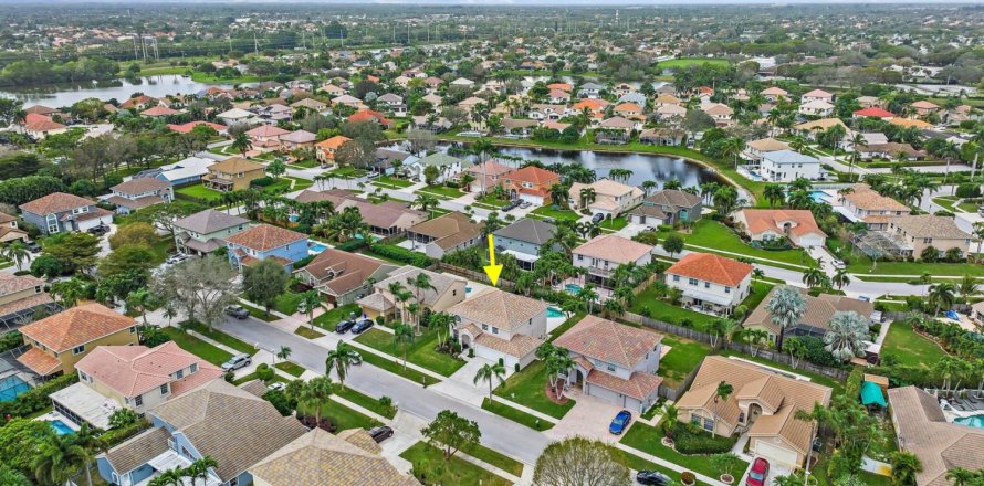 House in Boynton Beach, Florida 4 bedrooms, 267.74 sq.m. № 1133144