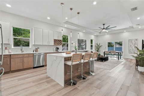 House in Largo, Florida 3 bedrooms, 163.51 sq.m. № 2426899 - photo 5