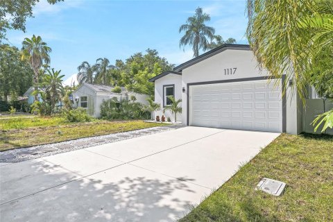 House in Largo, Florida 3 bedrooms, 163.51 sq.m. № 2426899 - photo 3