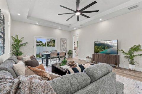 House in Largo, Florida 3 bedrooms, 163.51 sq.m. № 2426899 - photo 13