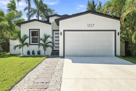 House in Largo, Florida 3 bedrooms, 163.51 sq.m. № 2426899