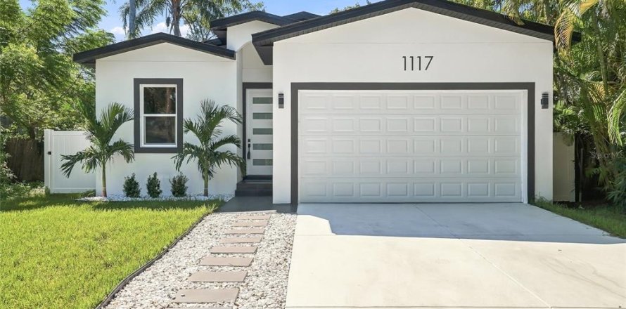 House in Largo, Florida 3 bedrooms, 163.51 sq.m. № 2426899