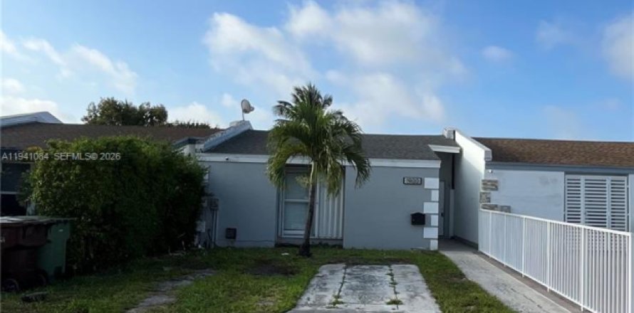 Villa ou maison à Hialeah, Floride 2 chambres, 82.68 m2 № 1997822