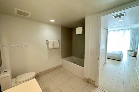 Condominio en venta en Hallandale Beach, Florida, 2 dormitorios, 95.69 m2 № 1938353 - foto 25
