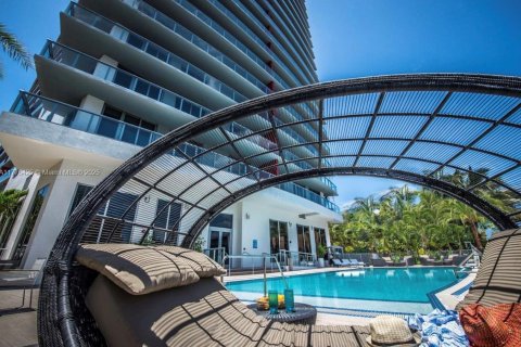 Condominio en venta en Hallandale Beach, Florida, 2 dormitorios, 95.69 m2 № 1938353 - foto 7