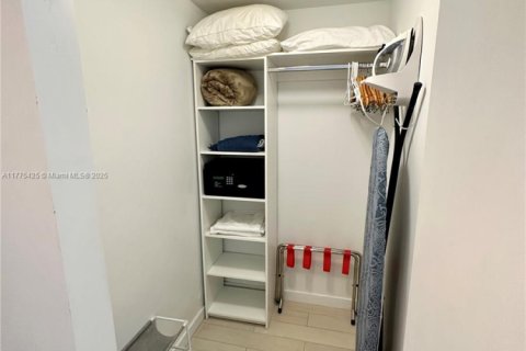 Condominio en venta en Hallandale Beach, Florida, 2 dormitorios, 95.69 m2 № 1938353 - foto 26