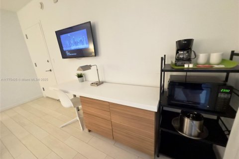 Condominio en venta en Hallandale Beach, Florida, 2 dormitorios, 95.69 m2 № 1938353 - foto 27