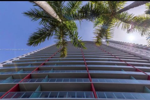 Condominio en venta en Hallandale Beach, Florida, 2 dormitorios, 95.69 m2 № 1938353 - foto 5