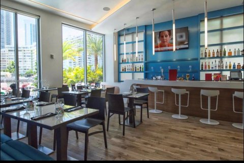Condominio en venta en Hallandale Beach, Florida, 2 dormitorios, 95.69 m2 № 1938353 - foto 13