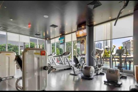 Condo in Hallandale Beach, Florida, 2 bedrooms  № 1938353 - photo 17