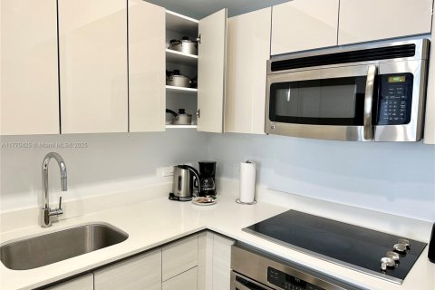 Condominio en venta en Hallandale Beach, Florida, 2 dormitorios, 95.69 m2 № 1938353 - foto 23