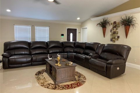 House in Lehigh Acres, Florida 4 bedrooms, 164.16 sq.m. № 1550465 - photo 8