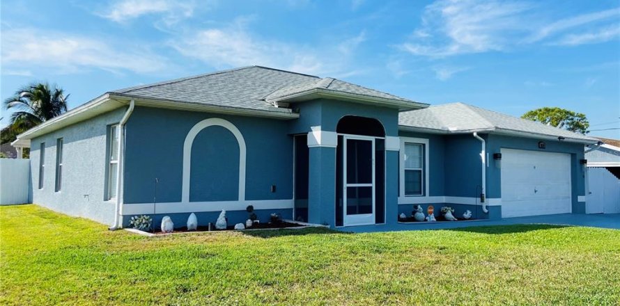 House in Lehigh Acres, Florida 4 bedrooms, 164.16 sq.m. № 1550465