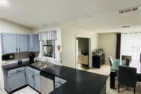 Casa en venta en Deltona, Florida, 4 dormitorios, 171.59 m2 № 1894322 - foto 12