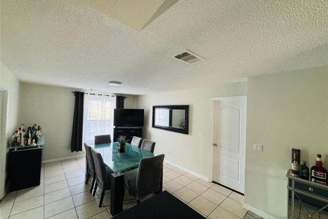 Casa en venta en Deltona, Florida, 4 dormitorios, 171.59 m2 № 1894322 - foto 2