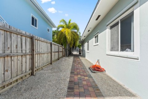 House in Key Largo, Florida 3 bedrooms, 141.21 sq.m. № 2040603 - photo 28