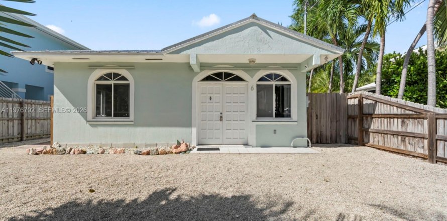 House in Key Largo, Florida 3 bedrooms, 141.21 sq.m. № 2040603