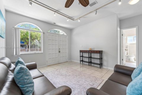 House in Key Largo, Florida 3 bedrooms, 141.21 sq.m. № 2040603 - photo 4