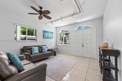 House in Key Largo, Florida 3 bedrooms, 141.21 sq.m. № 2040603 - photo 5