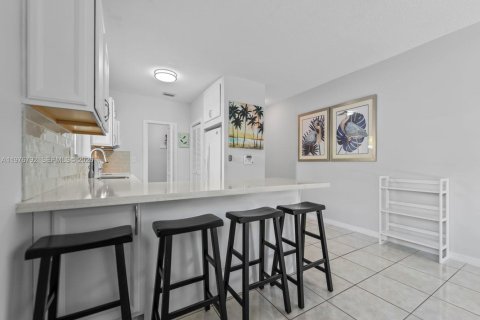 House in Key Largo, Florida 3 bedrooms, 141.21 sq.m. № 2040603 - photo 13