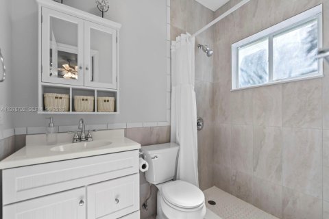 House in Key Largo, Florida 3 bedrooms, 141.21 sq.m. № 2040603 - photo 25