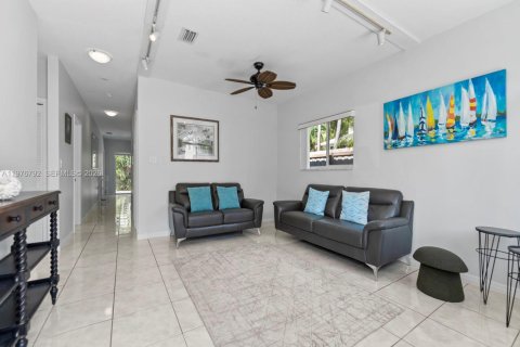 House in Key Largo, Florida 3 bedrooms, 141.21 sq.m. № 2040603 - photo 2