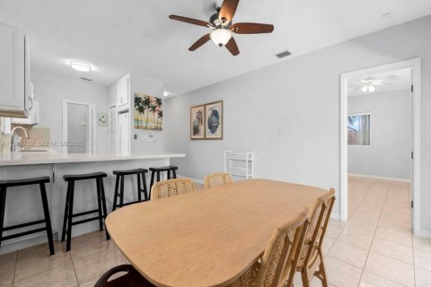 House in Key Largo, Florida 3 bedrooms, 141.21 sq.m. № 2040603 - photo 22