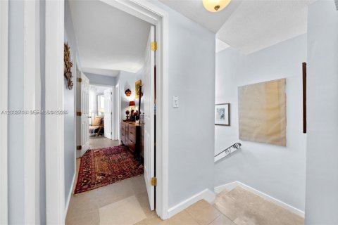 Townhouse in North Miami, Florida 2 bedrooms, 165.37 sq.m. № 2190024 - photo 16
