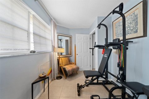 Townhouse in North Miami, Florida 2 bedrooms, 165.37 sq.m. № 2190024 - photo 23
